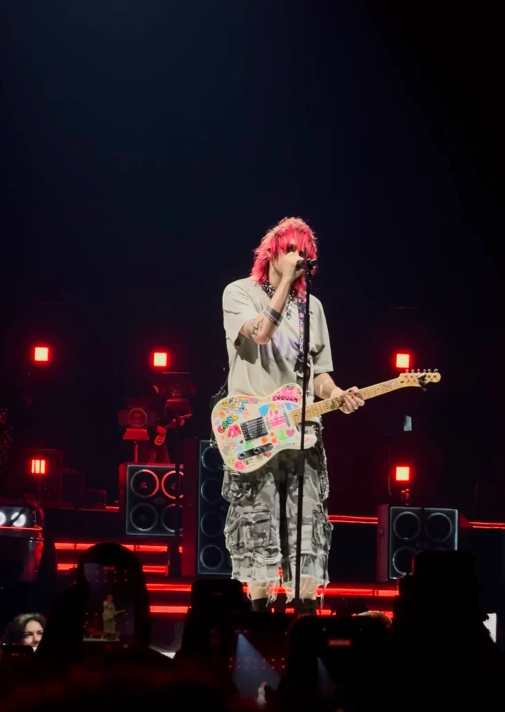 5sos_valencia_michael_clifford_enough
